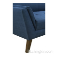 Ruang tamu satu kursi biru kain santai sofa dengan kaki kayu solid